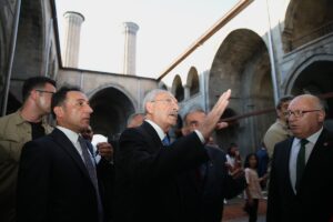 ERZURUM (AA) – CHP Genel Başkanı Kemal Kılıçdaroğlu, Erzurum'da esnafı