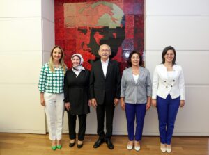 - Genel Başkan Kılıçdaroğlu, 90 bininci kadın üye Adalet Bayrakkaya'ya