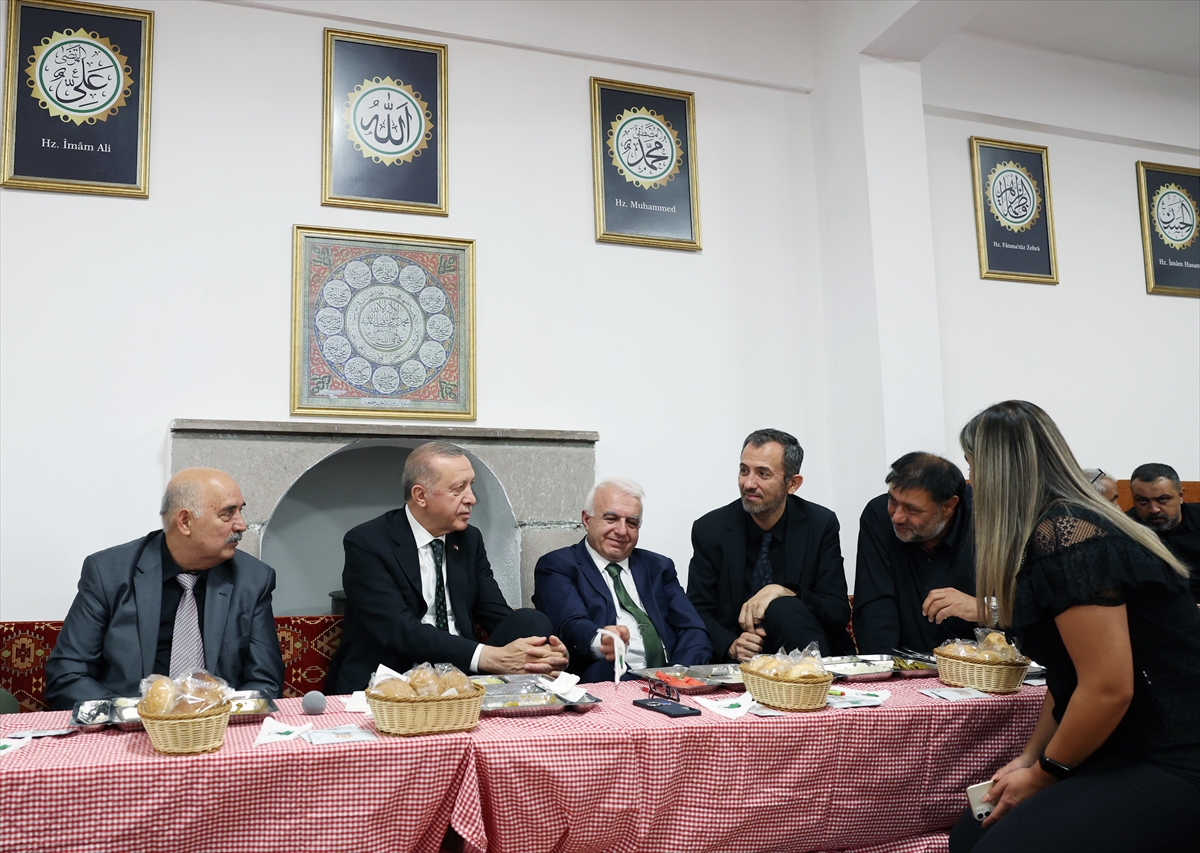 Cumhurbaşkanı Erdoğan, muharrem ayı iftarına katıldı