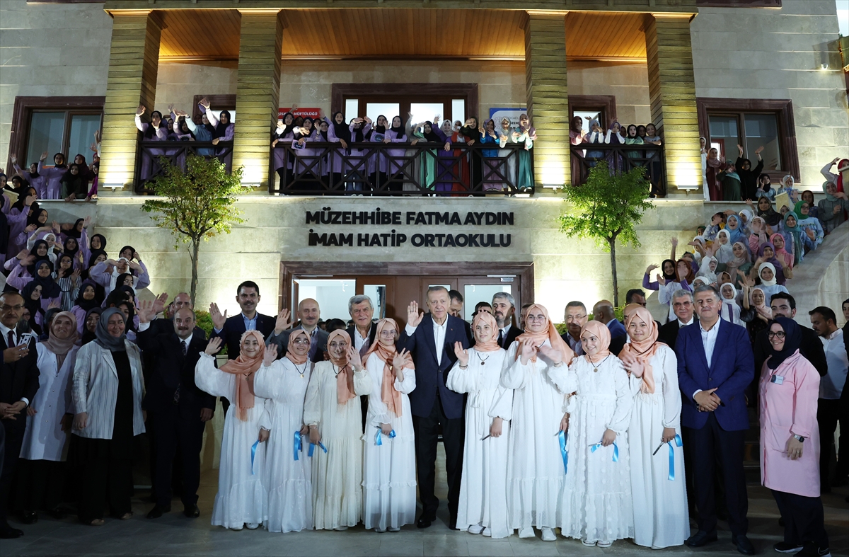 Cumhurbaşkanı Erdoğan, Müzehhibe Fatma Aydın İmam Hatip Ortaokulunun açılışına katıldı