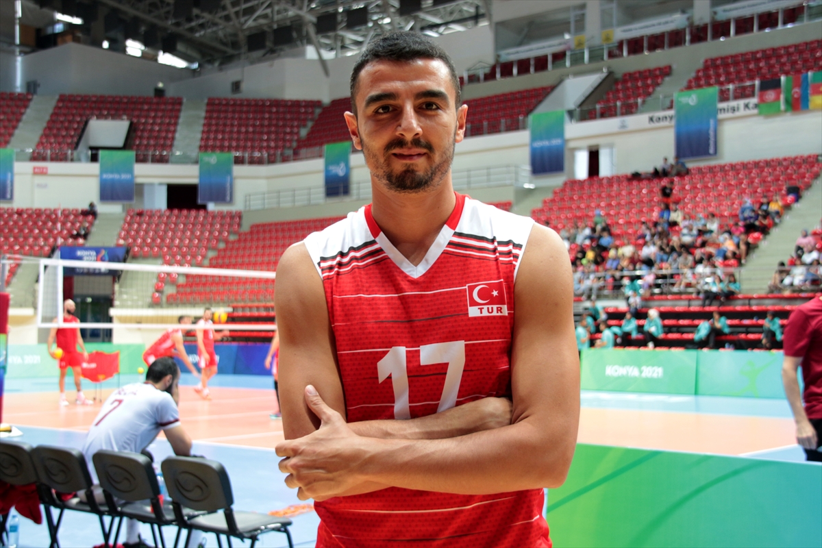 Denemek için başladığı voleybolda, milli takımın vazgeçilmezlerinden oldu