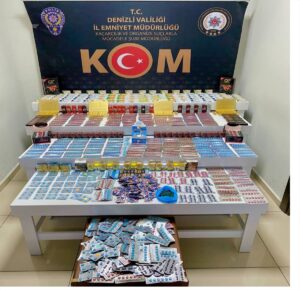 DENİZLİ (AA) – Denizli'de 400 bin makaron (filtreli sigara kağıdı)