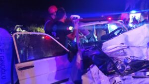 DENİZLİ (AA) – Denizli'nin Çal ilçesinde, otomobilin traktöre çarpması sonucu