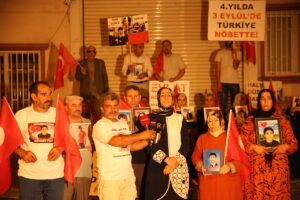 DİYARBAKIR (AA) – Dağa kaçırılan çocukları için HDP İl Başkanlığı