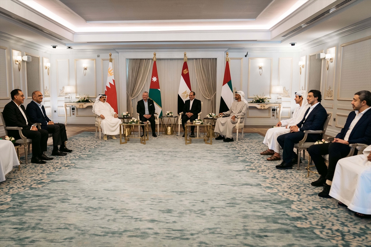 Dört Arap ülkesinin liderleri Mısır'daki El-Alameyn Sarayı'nda buluştu