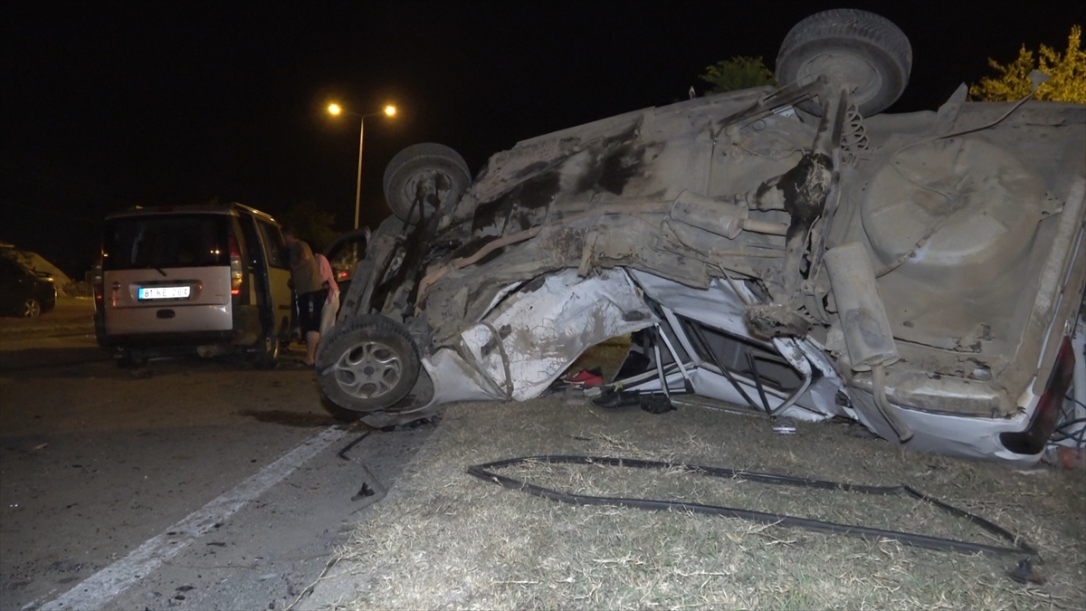 Düzce'de 2 ayrı kazada 2 kişi öldü, 4 kişi yaralandı