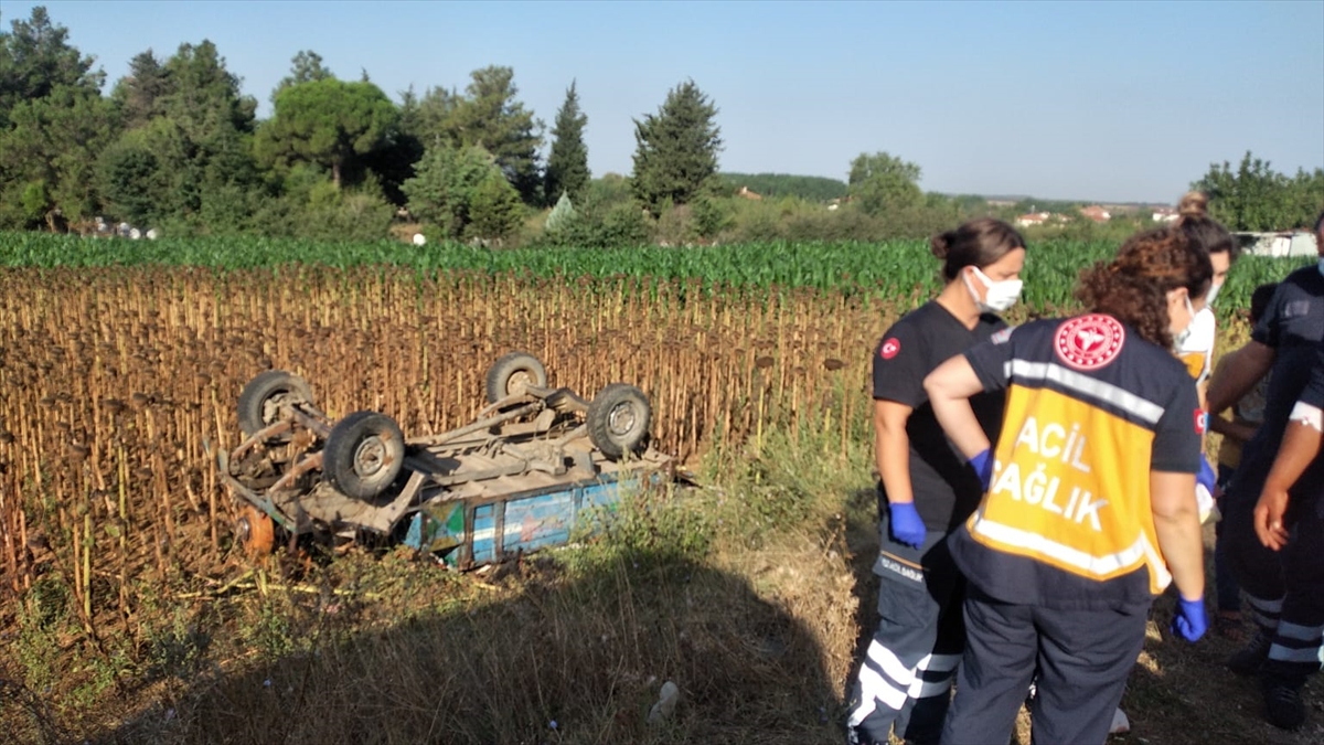 Edirne'de tarım aracının devrildiği kazada 4 kişi yaralandı