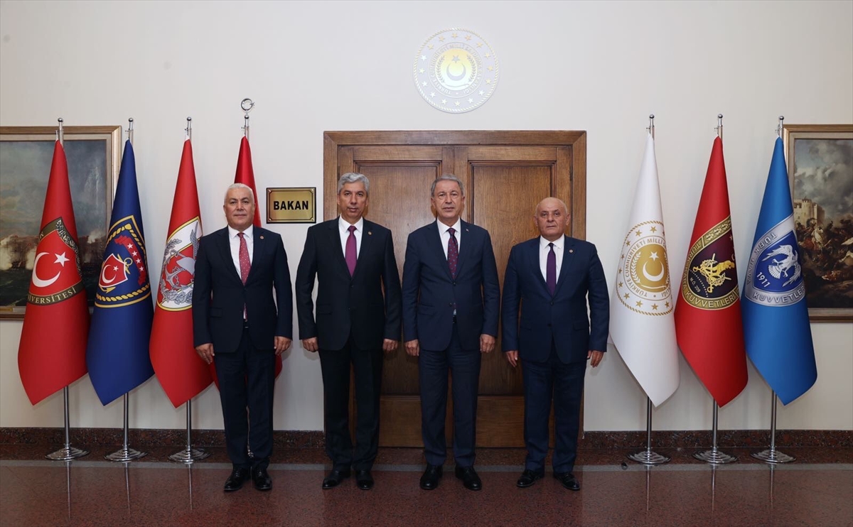 Emekli Astsubaylar Derneğinden Milli Savunma Bakanı Akar'a ziyaret