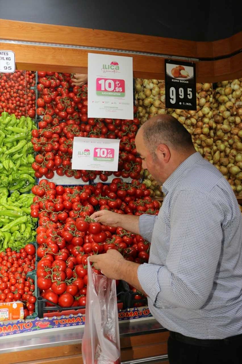 Erzurum'da jeotermal kaynakla üretilen domates tezgahlarda yerini aldı