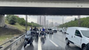 İSTANBUL (AA) – Eyüpsultan'da etkili olan sağanak nedeniyle zor anlar