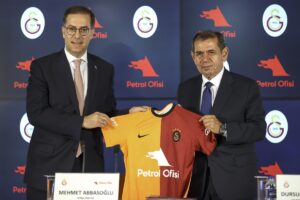 - Petrol Ofisi, sarı-kırmızılıların kadın futbol takımının forma ve isim