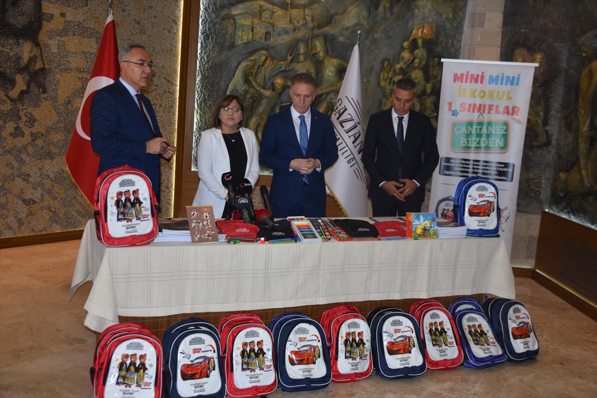 Gaziantep'te okula yeni başlayacak 75 bin öğrenciye çanta ve kırtasiye desteği
