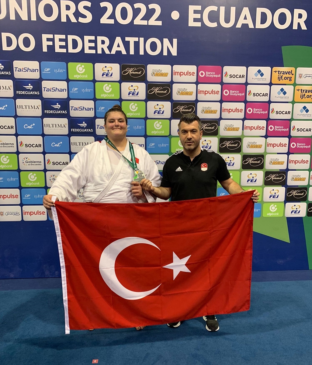 Genç milli judocu Hilal Öztürk, Dünya Şampiyonası'nda gümüş madalya aldı