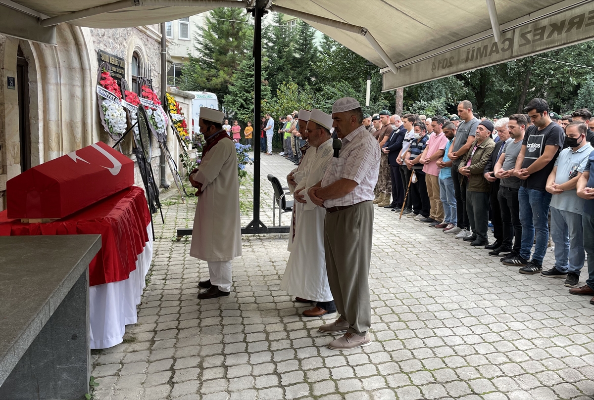 Giresun'da lunaparktaki kazada hayatını kaybeden komiser yardımcısının cenazesi defnedildi