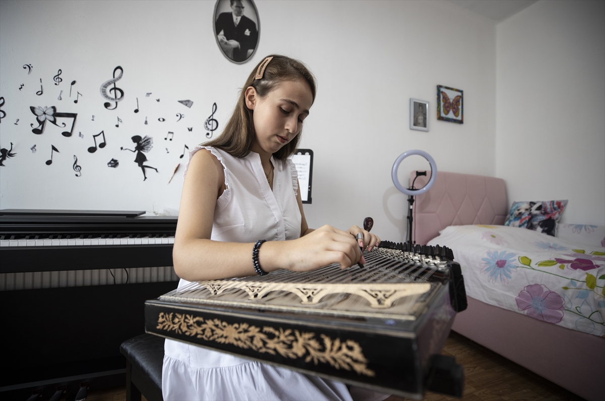 Görme engelli Şevval, bestesiyle Türk milletinin zaferini dünyaya duyurmak istiyor