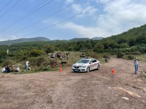 HATAY (AA) – Hatay'ın İskenderun ilçesinde taş ocağı işçilerini taşıyan