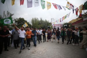 - "Size söz veriyoruz, çözüm üretiyoruz ve 'çözüm biziz' diyoruz"