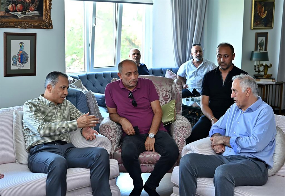 İSTANBUL (AA) – İstanbul Valisi Ali Yerlikaya, evinin önünde saldırıya