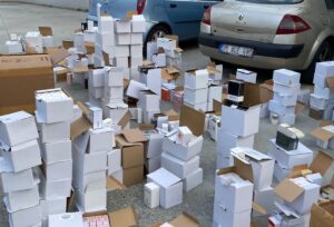 İSTANBUL (AA) – İstanbul Bayrampaşa'da polis ekiplerince bir iş yerine