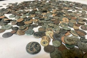 İSTANBUL (AA) – İstanbul'da kargo paketinde tarihi eser niteliği taşıyan