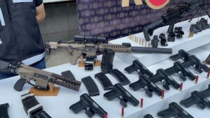 İSTANBUL (AA) – İstanbul'da organize suç örgütlerine ruhsatsız silah temin