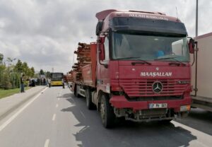 - Kazada 2'si ağır 3 kişi yaralandı