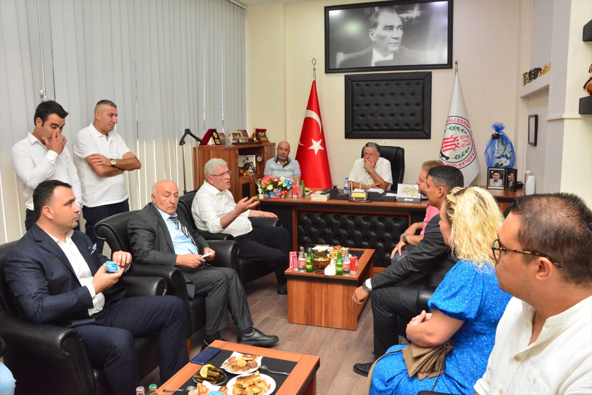 İYİ Parti Grup Başkanvekili Dervişoğlu, İzmir'de bazı STK'ları ziyaret etti