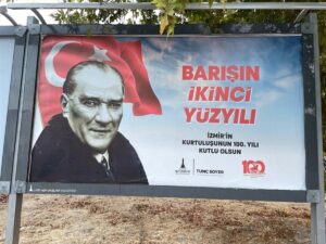 İZMİR (AA) – İYİ Parti Grup Başkanvekili Müsavat Dervişoğlu, İzmir'in