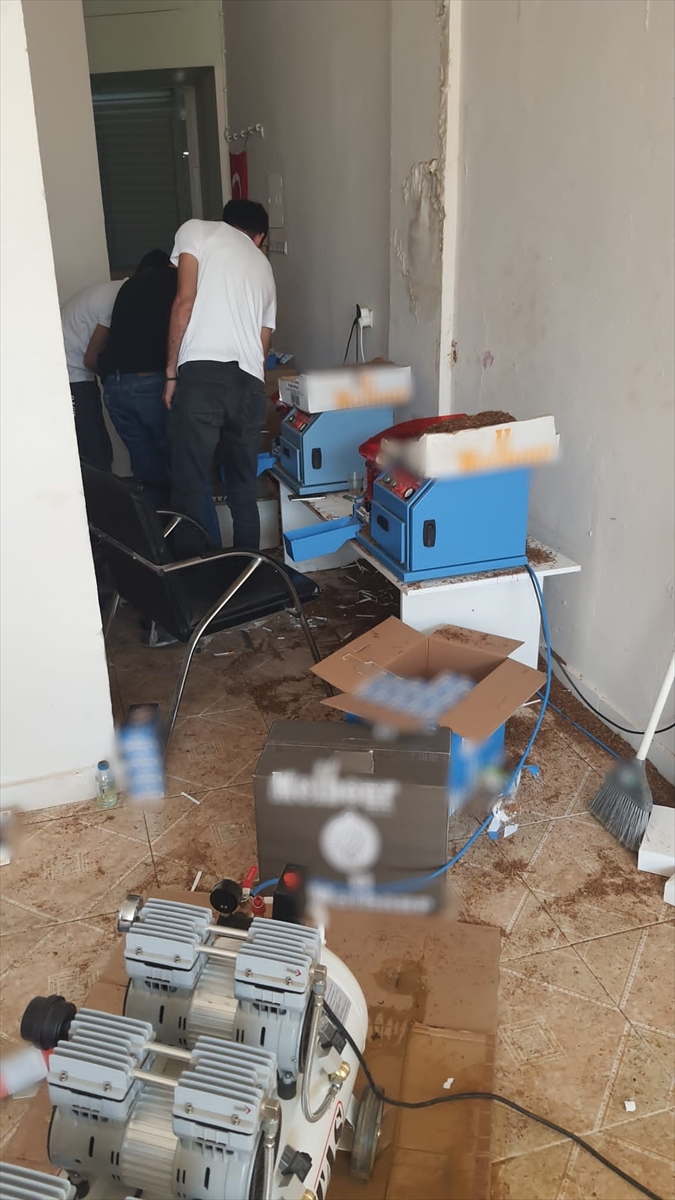 İzmir'de yasa dışı sigara üreticilerine operasyon