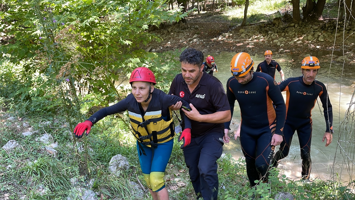 GÜNCELLEME – Karabük'te kanyonda mahsur kalan 2 kişi kurtarıldı