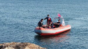 - Dragos'ta, vatandaşların ihbarının ardından dalgıçlar tarafından yeri tespit edilen