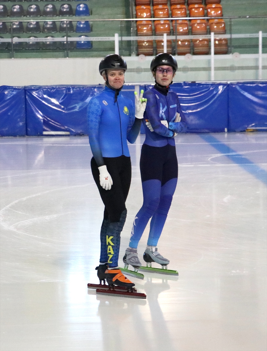 Kazakistan Short Track Milli Takımı dünya kupası öncesi Erzurum'da güç depoluyor