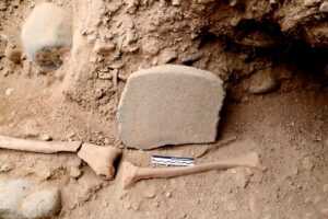 - Kazı çalışmalarında, milattan önce Saka dönemine ait olduğu düşünülen