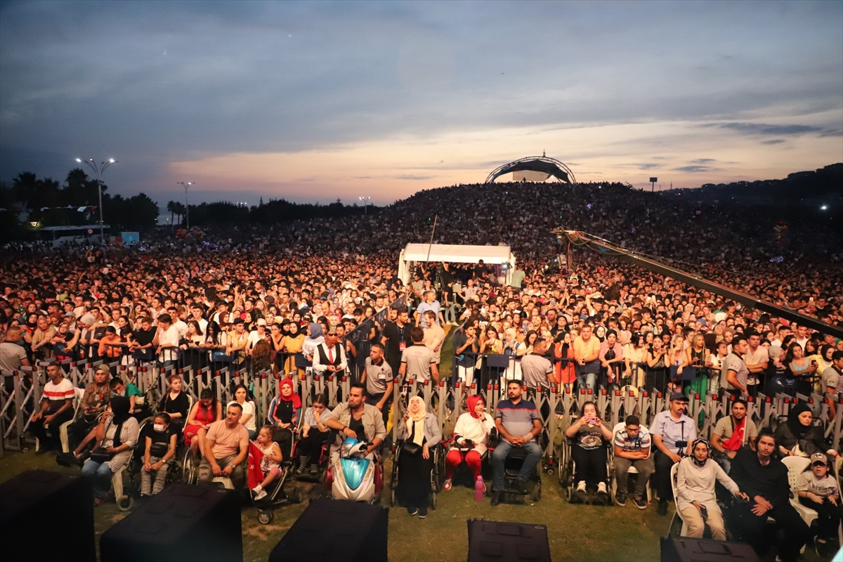 Kocaeli'de 30 Ağustos Zafer Bayramı dolayısıyla Yıldız Tilbe konseri düzenlendi