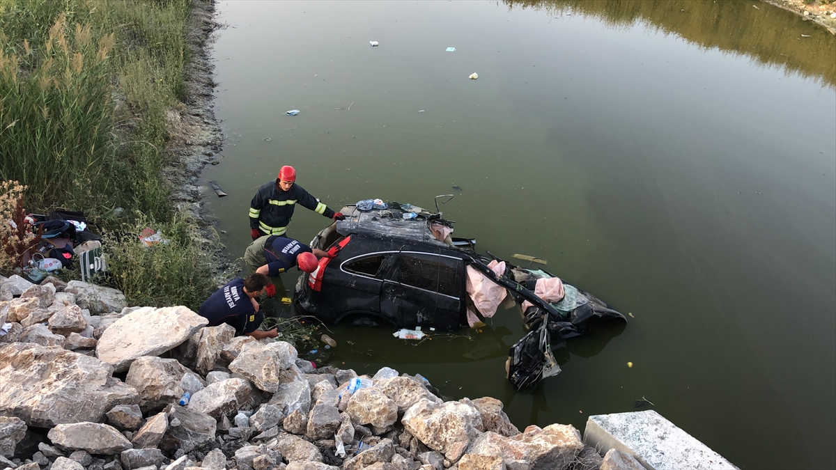 Konya'da sulama kanalına düşen otomobildeki 1 kişi öldü, 3 kişi yaralandı