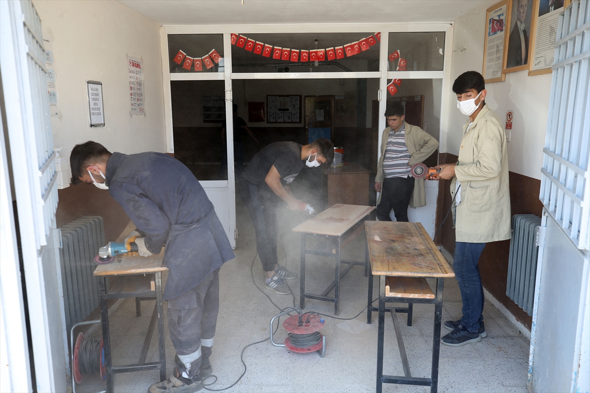 Köy okullarının tadilatı meslek lisesi öğrencilerinden