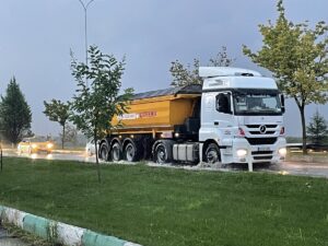 KÜTAHYA (AA) – Kütahya'da dolu ve sağanak hayatı olumsuz etkiledi.