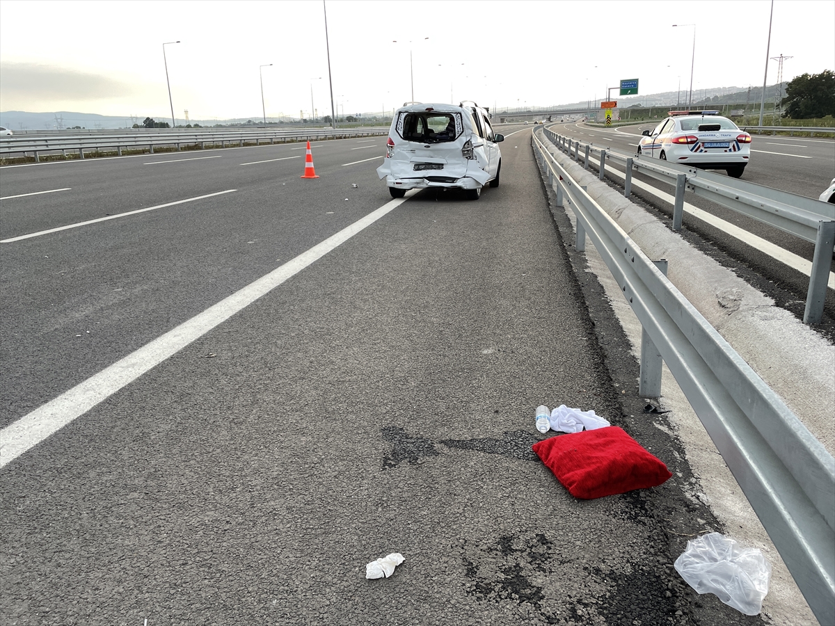 Kuzey Marmara Otoyolu'ndaki trafik kazasında 2'si çocuk 7 kişi yaralandı