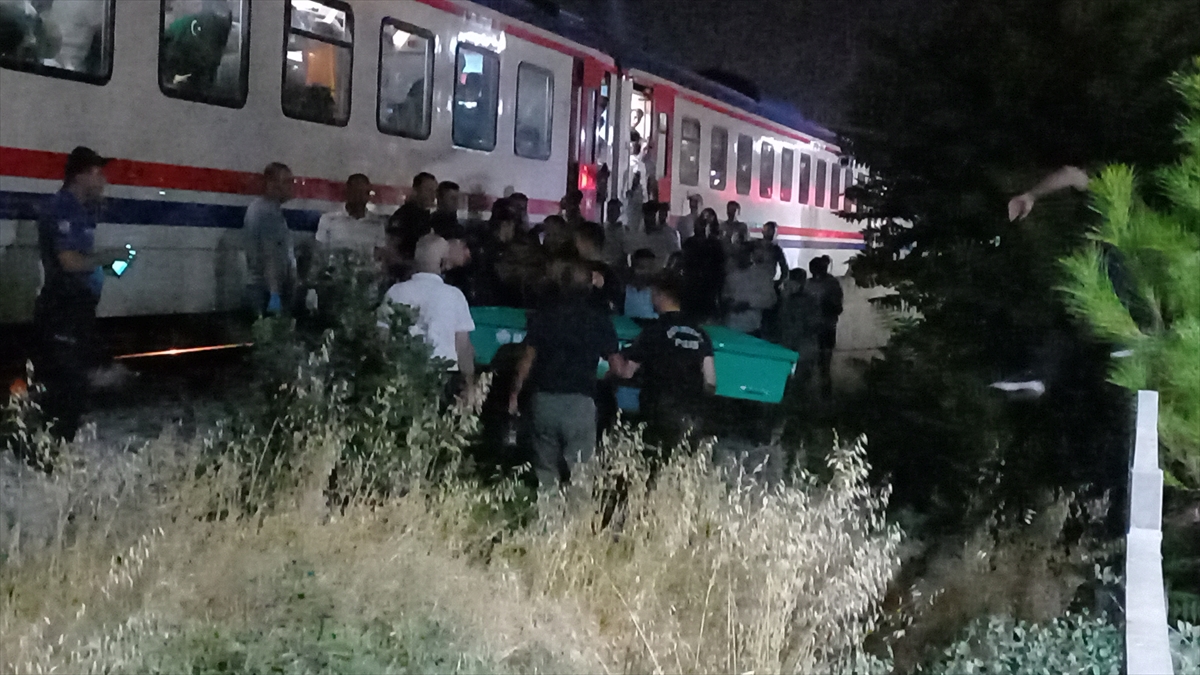 Manisa’da trenin çarptığı bir kişi hayatını kaybetti