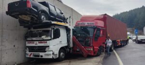 MANİSA (AA) – Manisa'nın Yunusemre ilçesinde 7 aracın karıştığı zincirleme