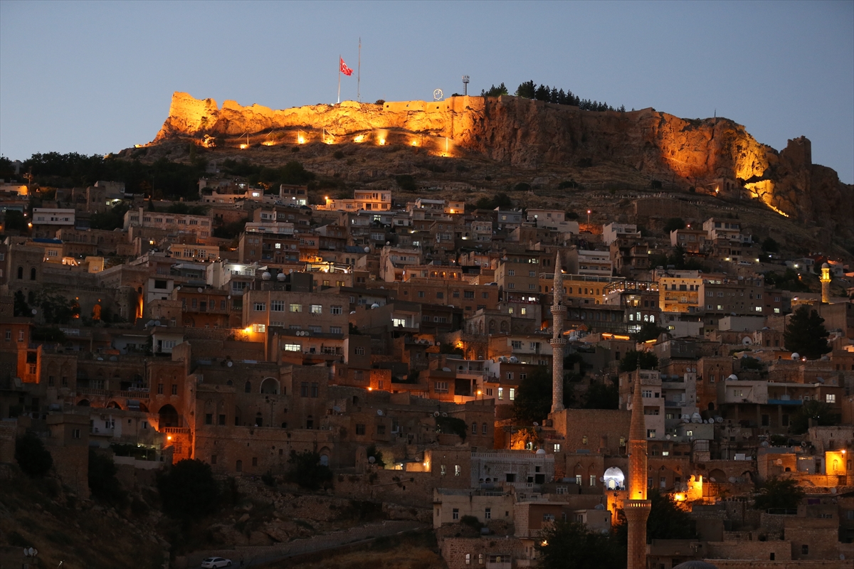 Mardin'de açık hava müzesini andıran manzarada “dam palas” keyfi