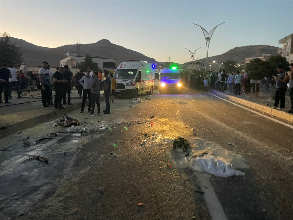 Mardin'de kaza yapan araçlara müdahale edenlere tır çarptı, 8 kişi hayatını kaybetti