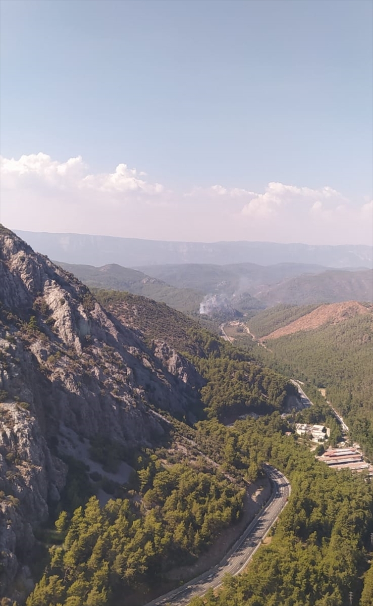 Marmaris'te ormanlık alanda çıkan yangın söndürüldü