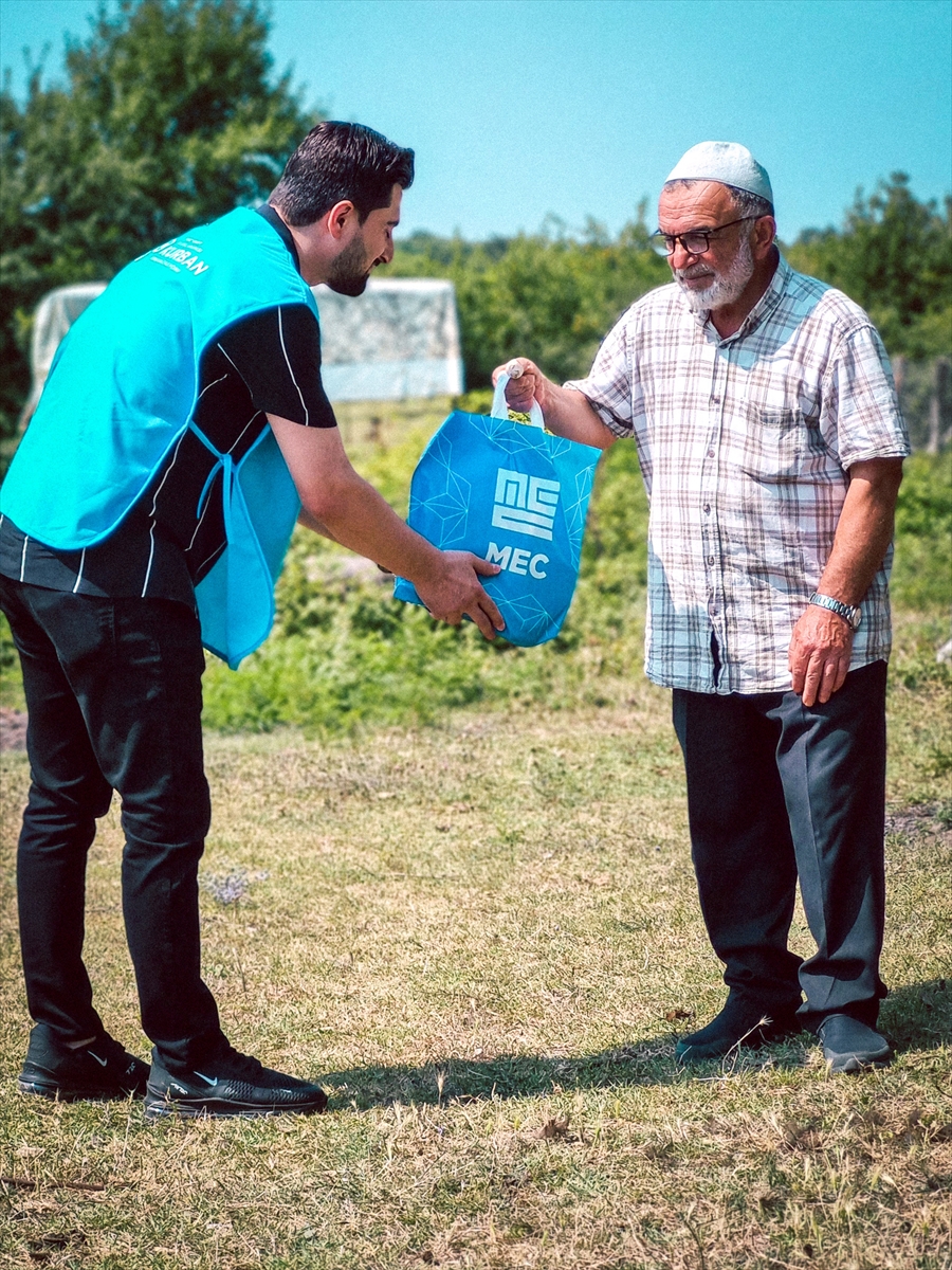 MEC Vakfı'nın kurbanlıkları ihtiyaç sahiplerine ulaştırıldı