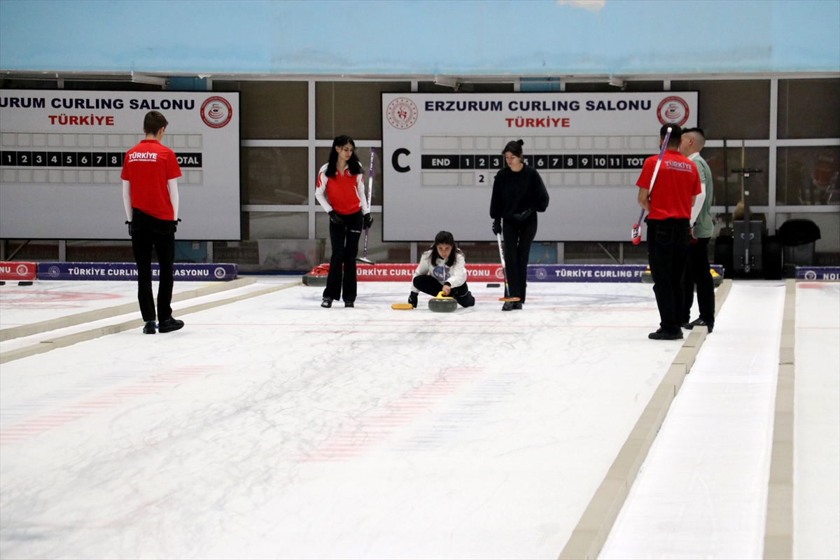 Milli curlingcilerin hedefi önce Avrupa sonra Dünya Şampiyonası