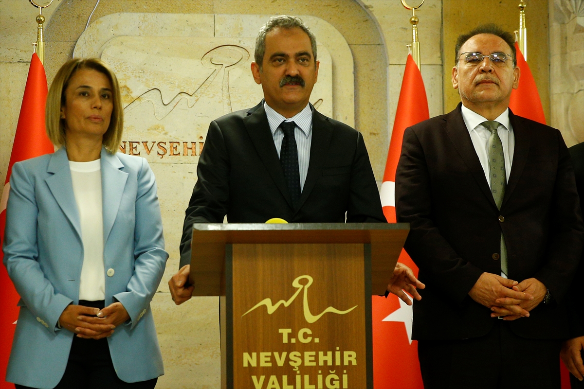 Milli Eğitim Bakanı Mahmut Özer'den “yardımcı kaynak” açıklaması: