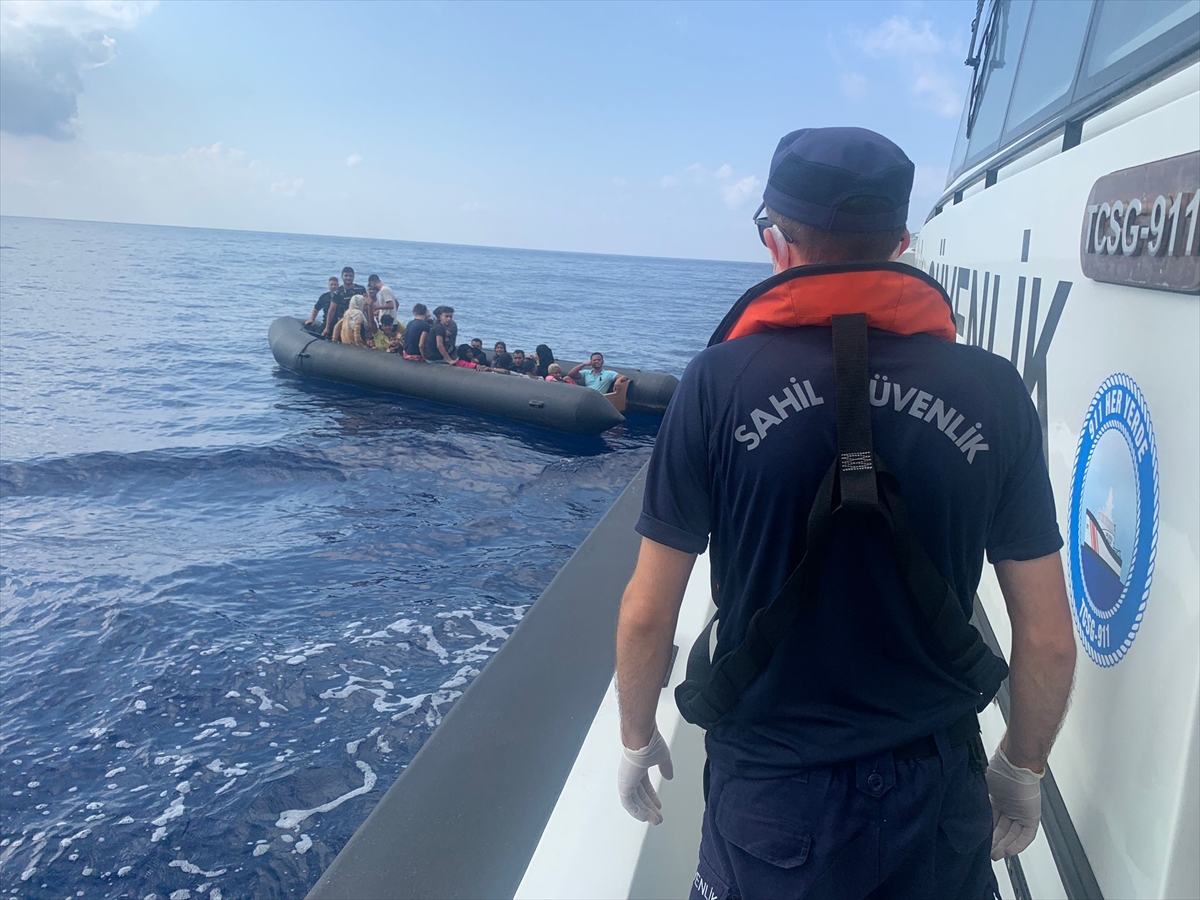 Muğla açıklarında 23 düzensiz göçmen kurtarıldı