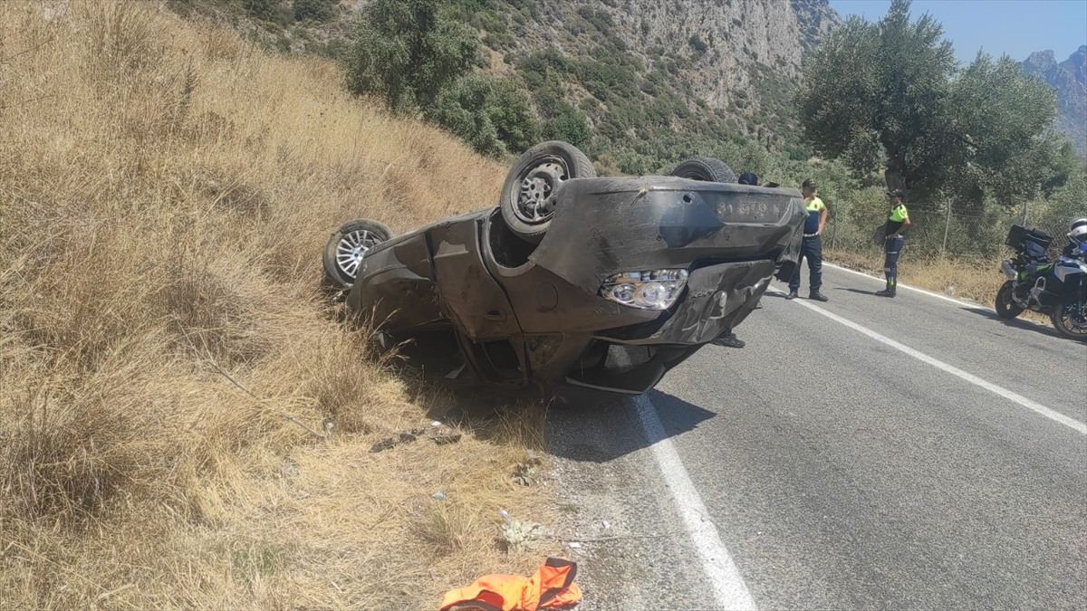 Muğla'da devrilen otomobilde 1 kişi öldü, 4 kişi yaralandı