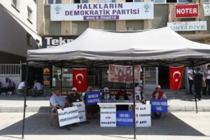 MUŞ (AA) – Muş'ta, çocuklarının terör örgütü PKK tarafından dağa