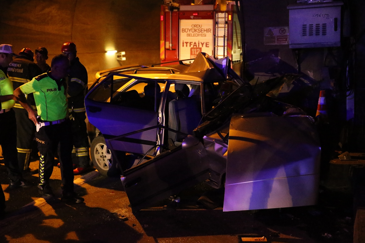 Ordu'da yolcu otobüsü ile otomobilin çarpıştığı kazada 2 kişi öldü